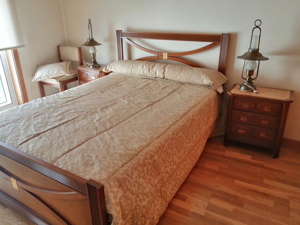 Conjunto de quarto - madeira / carvalho