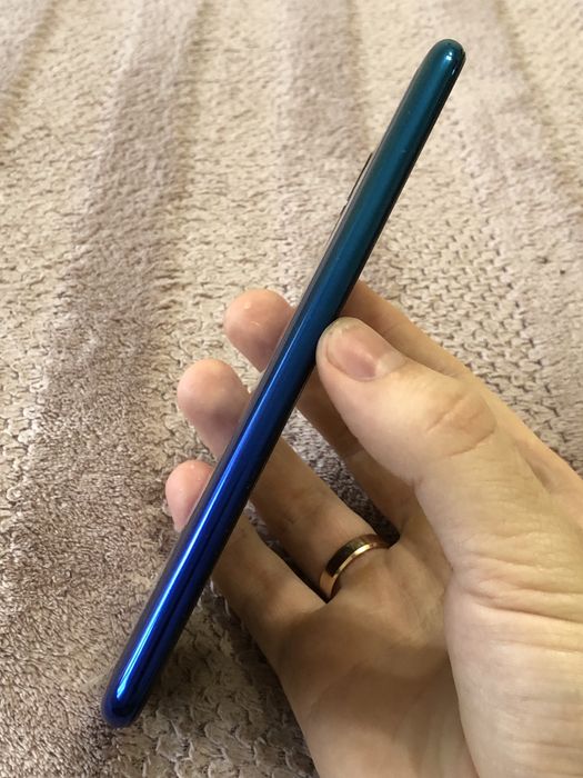 Телефон Huawei P smart 2019 3/64gb класний телефон