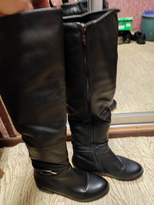 Продам жіночі зимові ботфорди