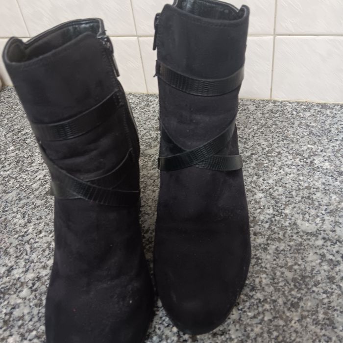 Botas pretas calçado Guimarães