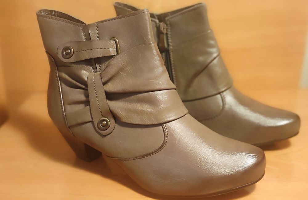 Botas Novas. Tamanho 38