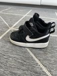 Kalosze i adidasy