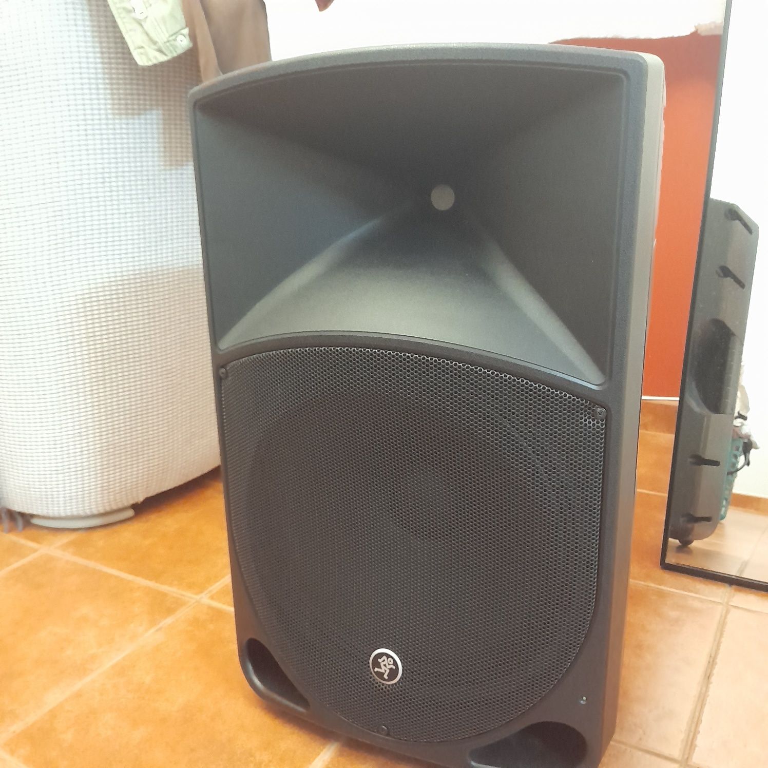 COLUNA Thump 15 100w 15 powered loudspeaker