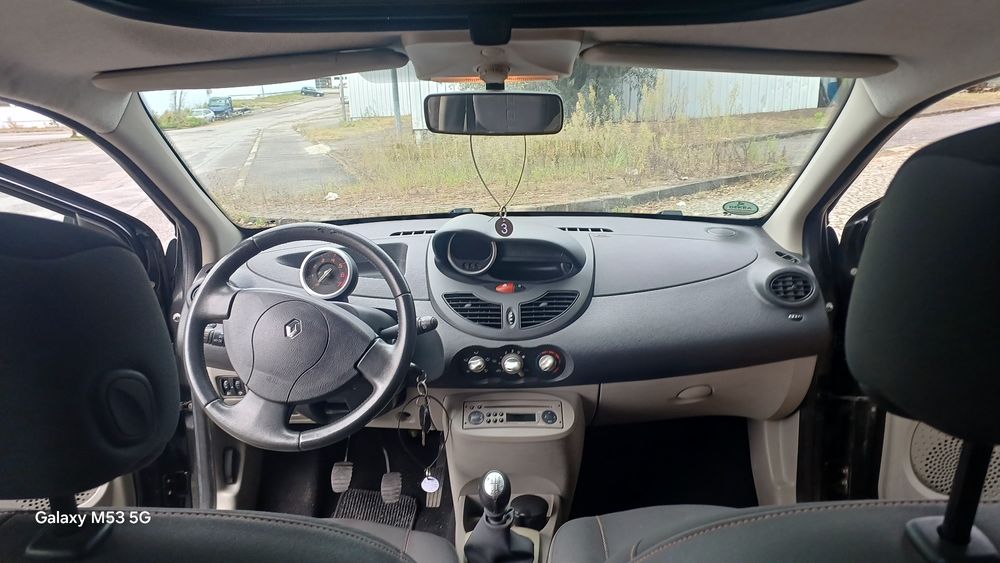 Renalt twingo com teto panorâmica