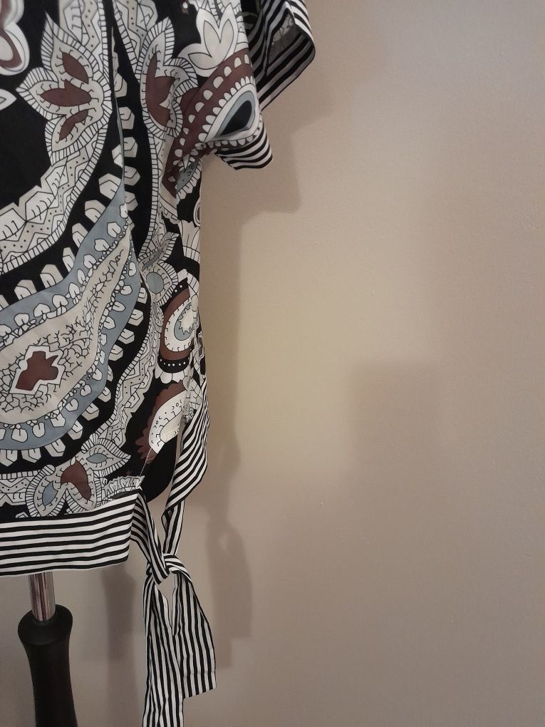 Bluzka luźna koszulka krótki rękaw L xL 40 42 wzorzysta