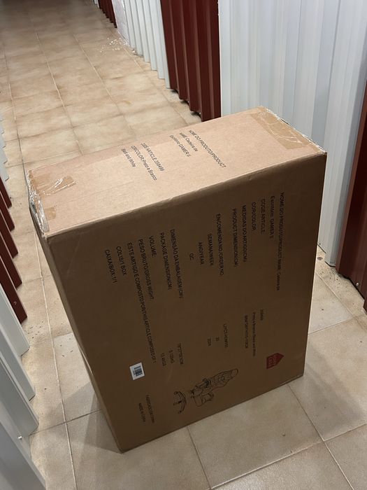 Cadeira gamer preta e branca