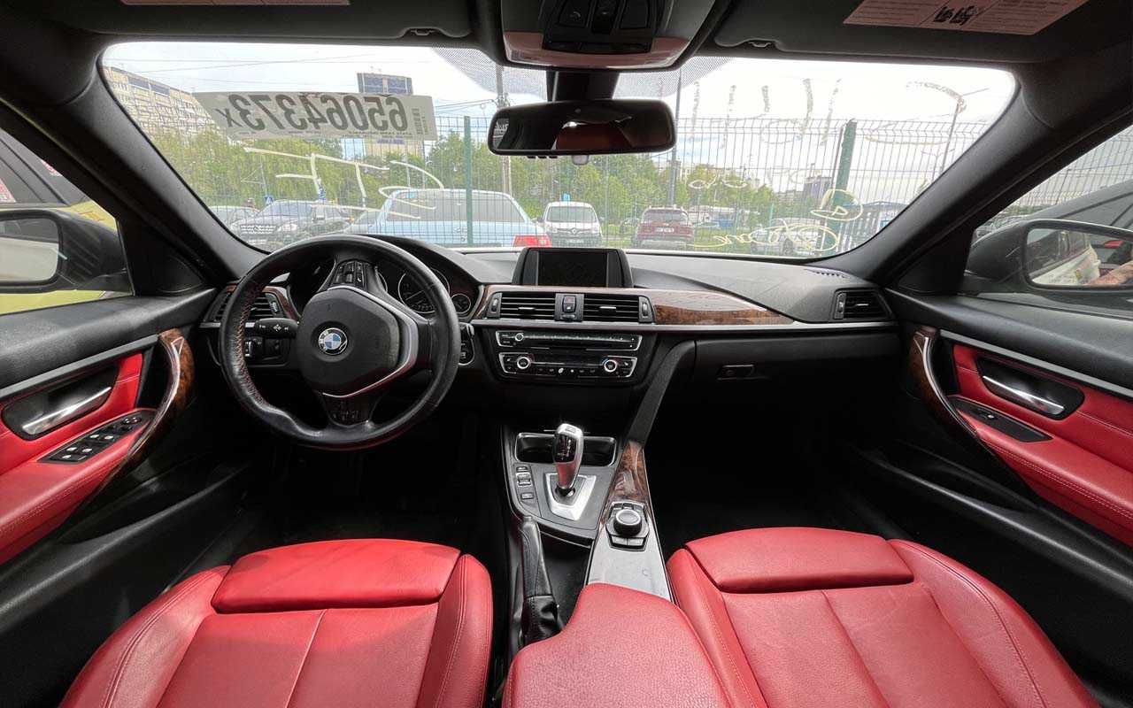 BMW 328XI 2015 року