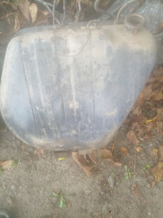 Продам газовий 50 літрів балон і магістраль