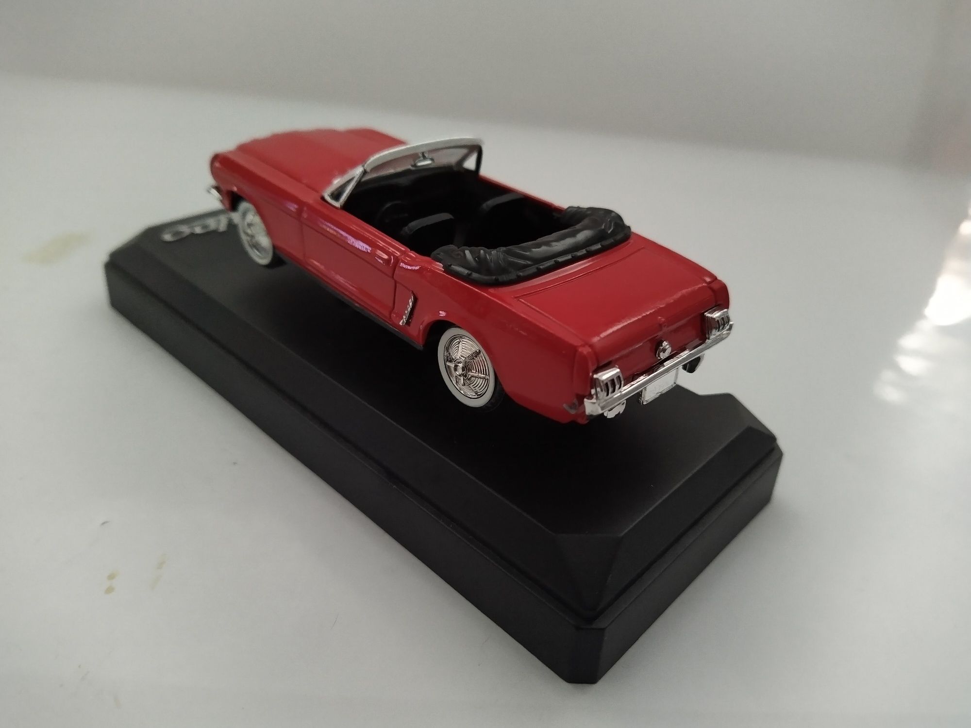 Ford Mustang cabrio Solido Skala 1:43