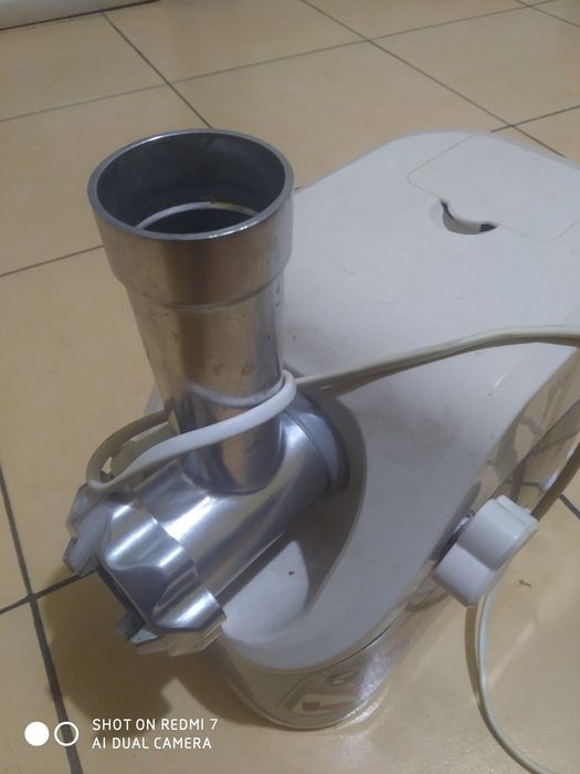 Продам електромясорубку