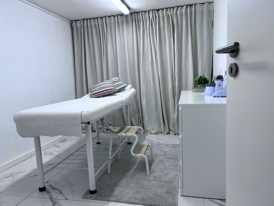Cadeira Cabeleireiro/Mesa de Manicure / - Areeiro