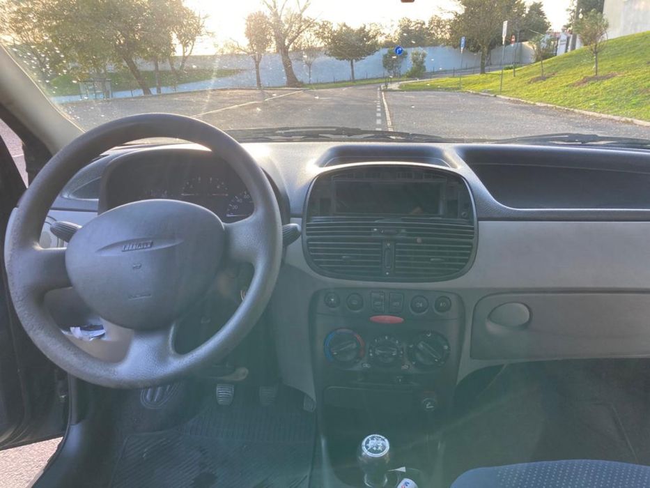 Fiat Punto preto 1.2 - 16V - (2000) - 3 portas