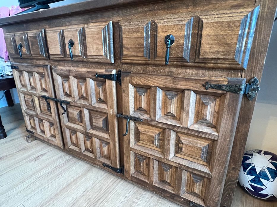 Duża, dębowa komoda