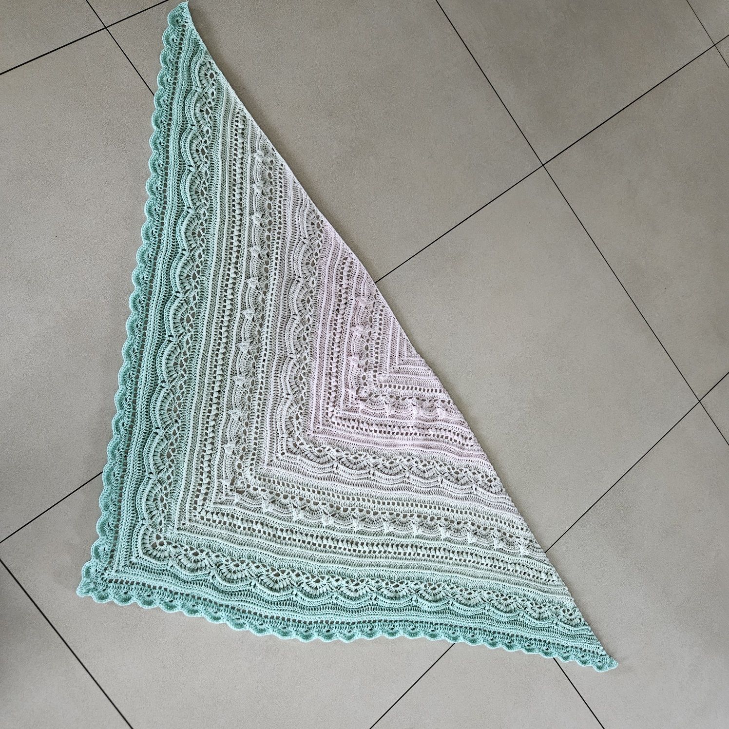 Chusta robiona na szydełku rękodzieło Handmade