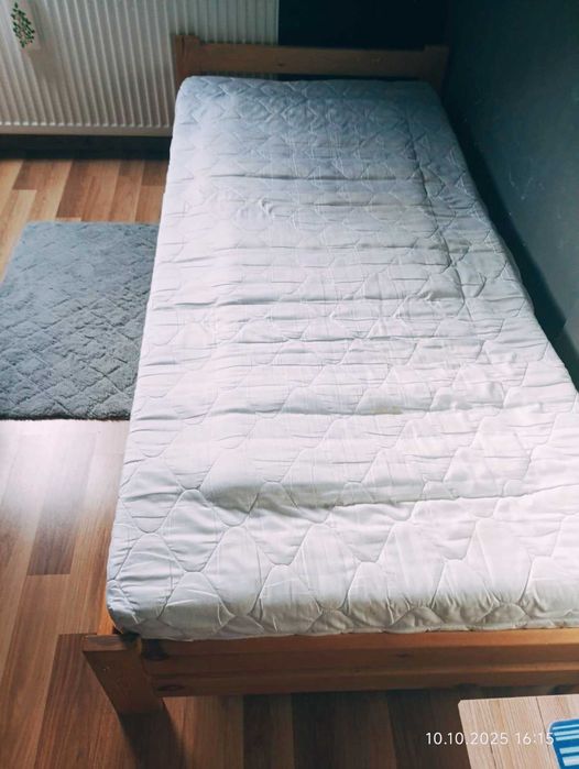 Łóżko drewniane 90x200 + materac.