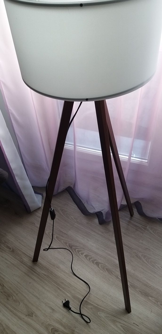 Lampa stojąca podłogowa trójnóg, nowa