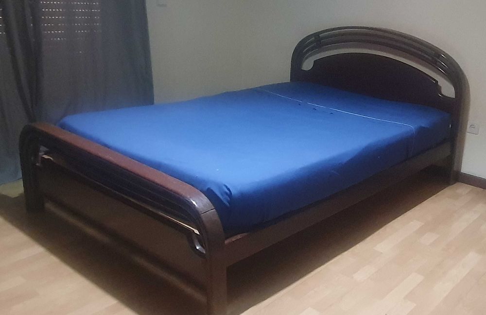 Cama de casal usada