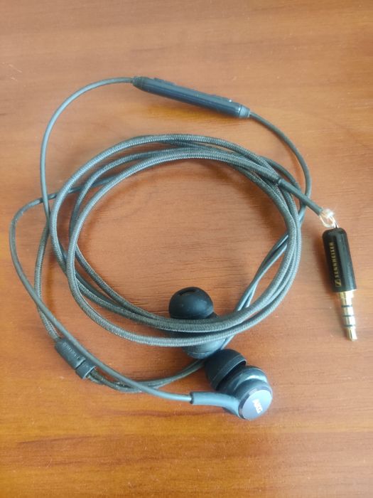 Оригінальні навушники AKG (комплектація смартфона Samsung)