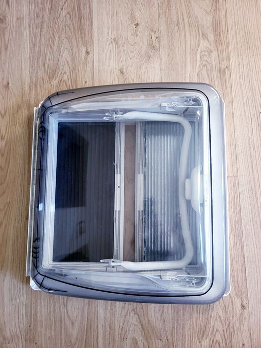 Okno dachowe do kampera przyczepy