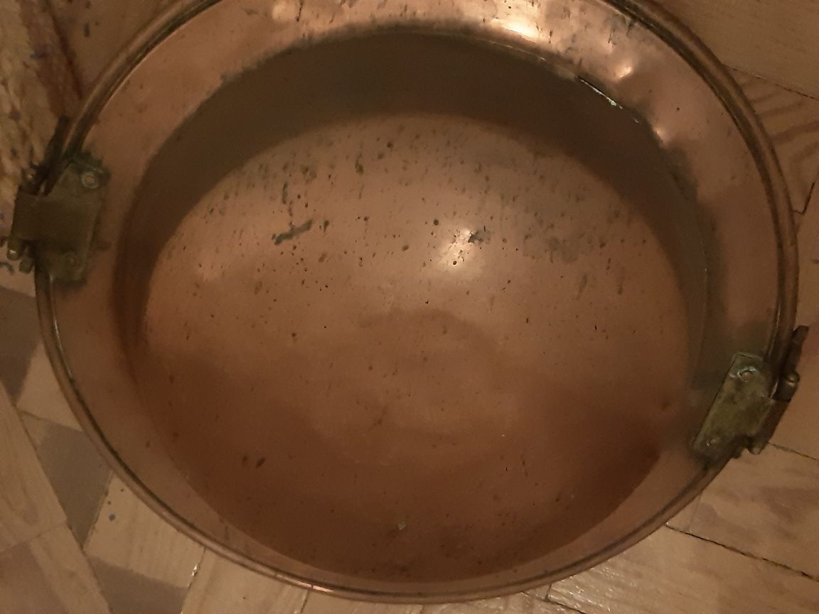 Braseira em cobre com pega trabalhada