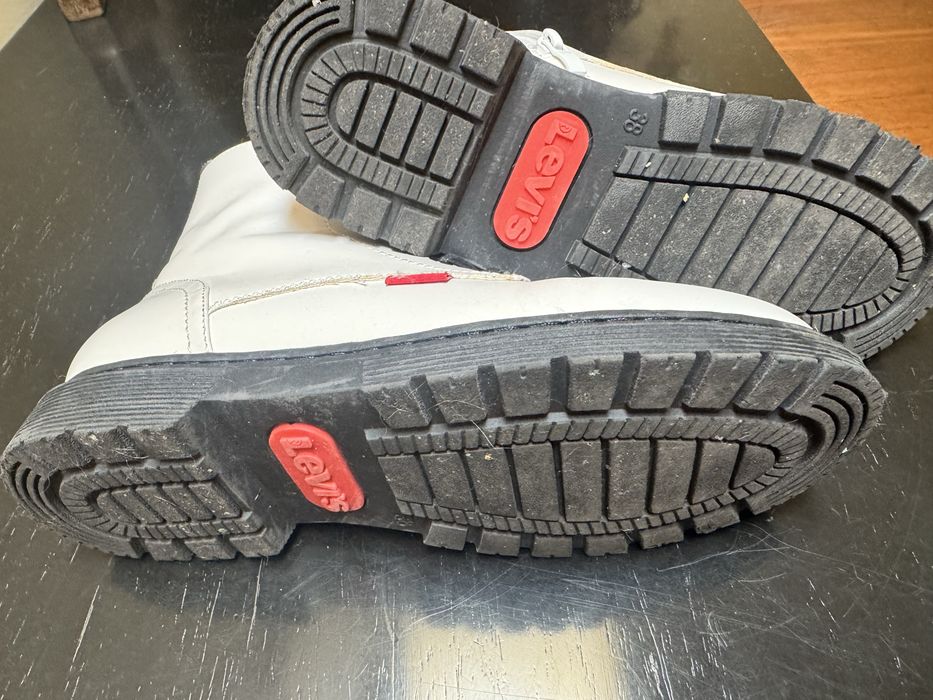 Botas brancas Levi’s 38