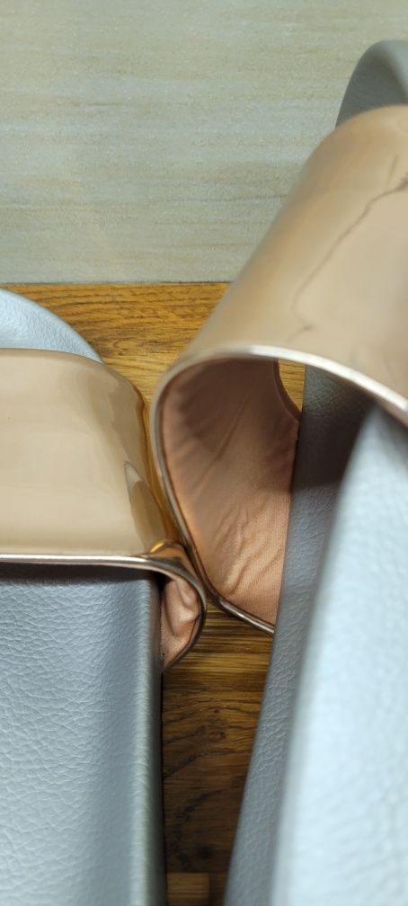 Klapki H&M kolor różowe złoto
