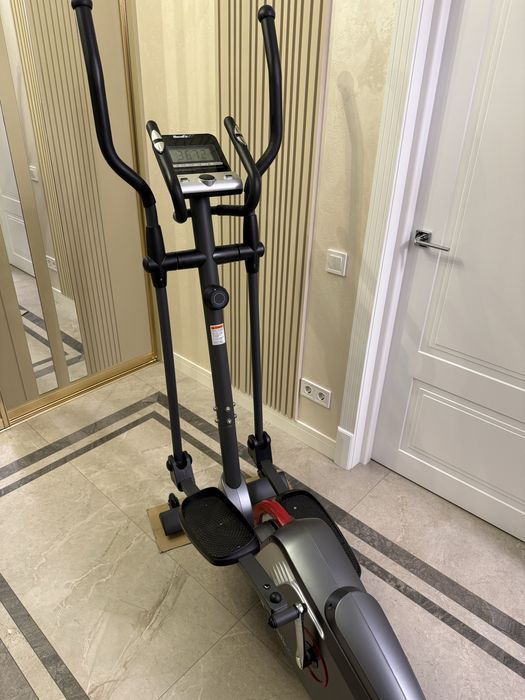 Продам Еліптичний Орбітрек HouseFit