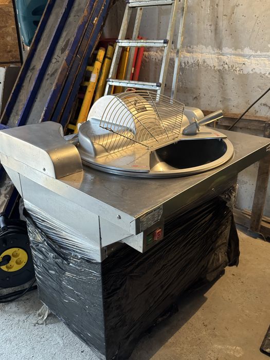 Кyтер мʼясний, Frosty