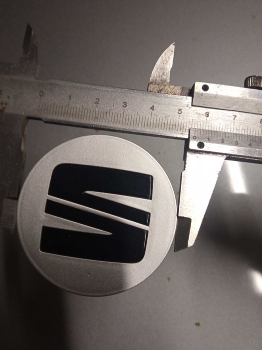 Kapsle, dekielki, zaślepki do alufelg nowy model seat  56 mm
