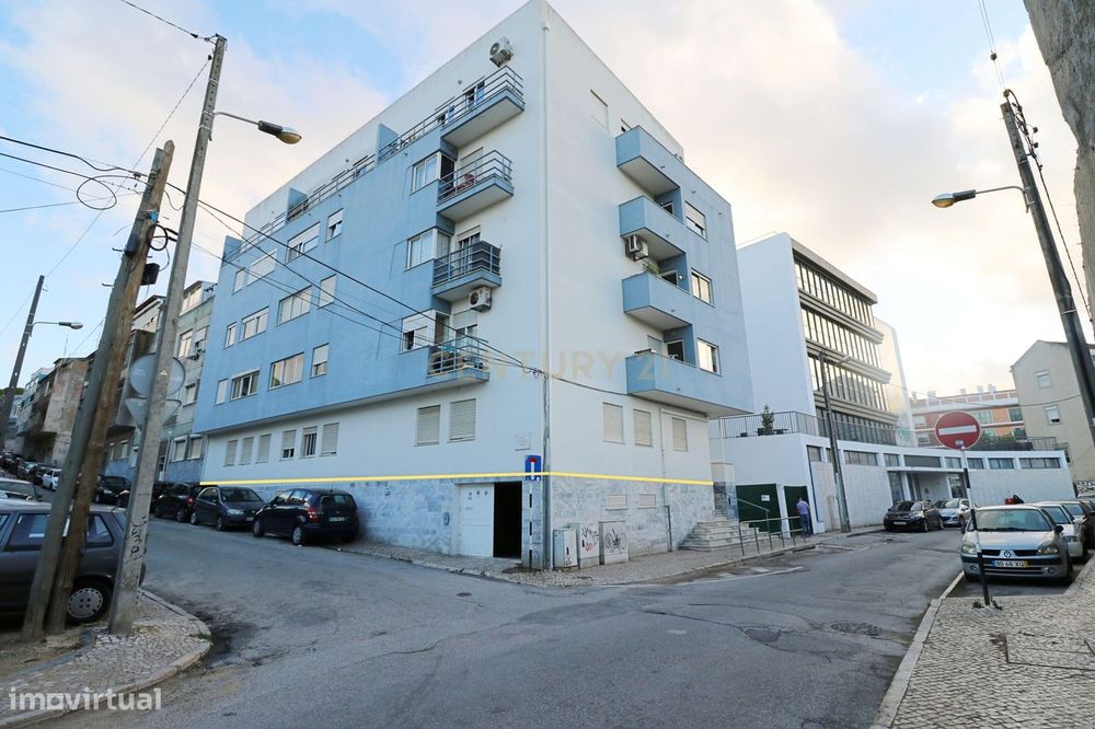 Garagem / Armazém para arrendar na Cova da Piedade