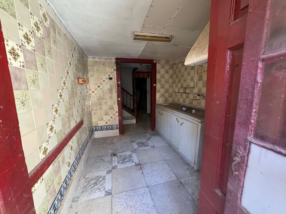 Moradia para restauro/Porto Bonfim