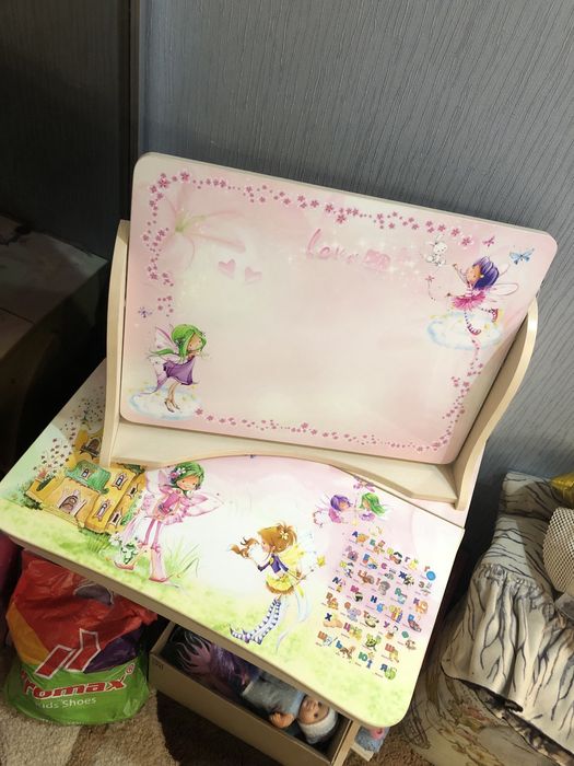 Парта дитяча зі стільцем та мольбертом для дівчинки