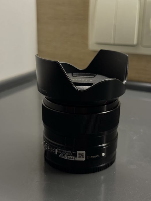 Обʼєктив sony 35 1.8