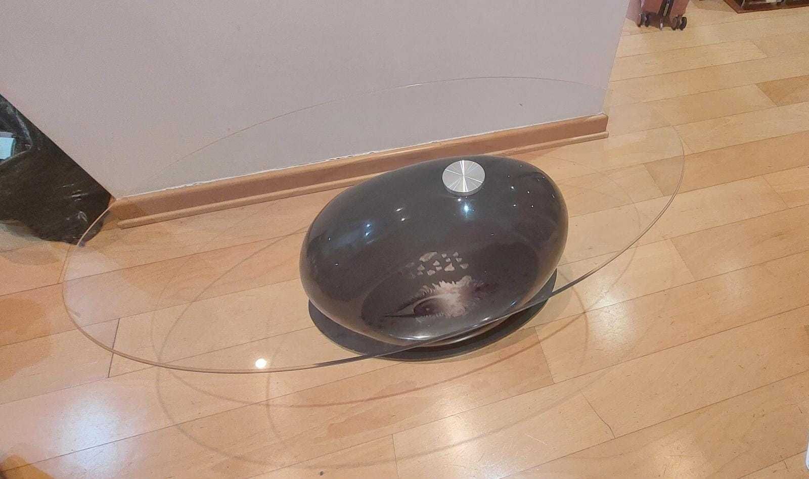 Mesa de sala oval.