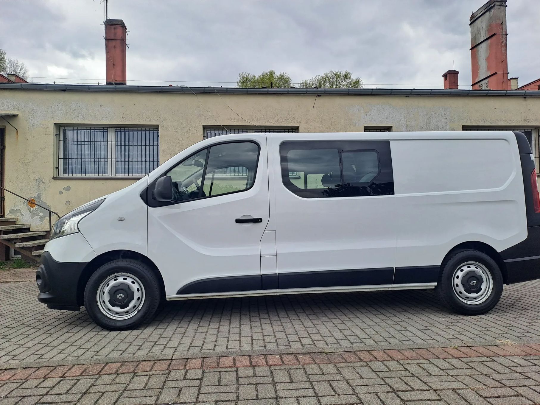 Renault Trafic Niemcy serwis 205 tys km wzorowy