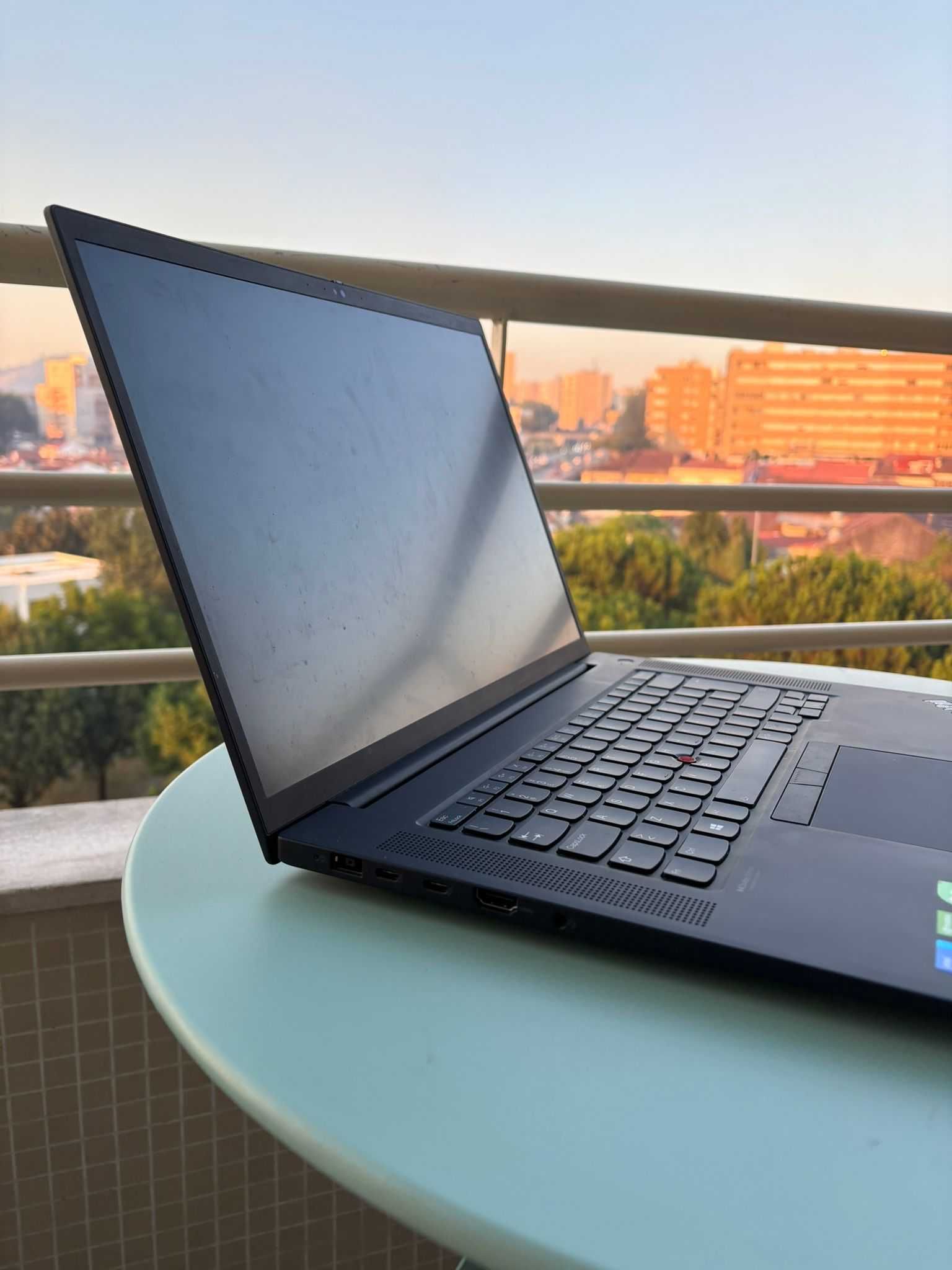 Lenovo ThinkPad X1 Extreme Gen 4 Fibra de carbono