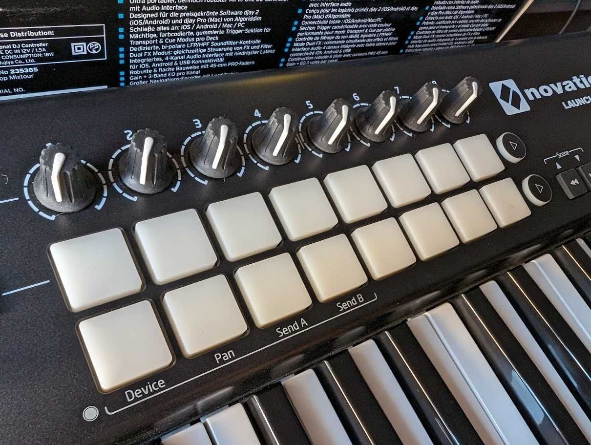 Teclado Novation Launchkey 25 mk2 (com defeito, ler descrição)