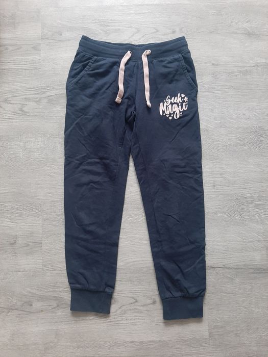 Spodnie dresowe rozm 146