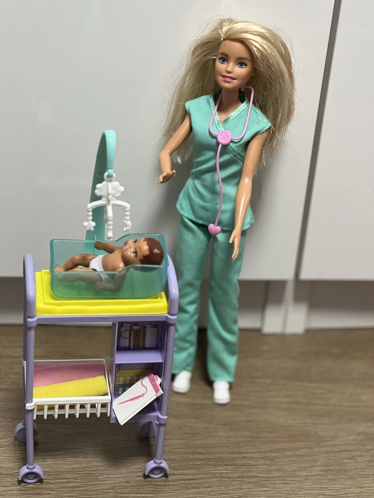 Barbie lekarka.