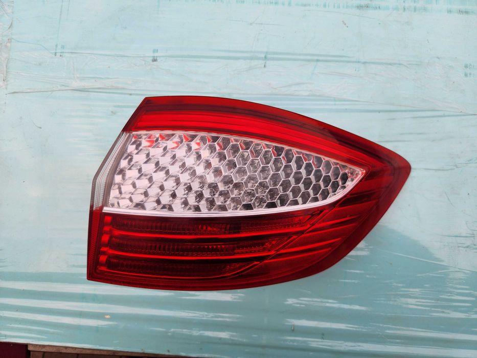 Lampa tył prawa l kombi mondeo mk4 błotnik  stan bdb