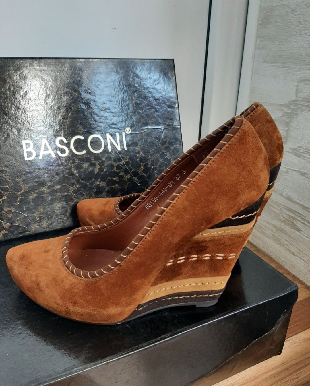 Замшиві туфлі на танкетці Basconi, 37 р, 24 см