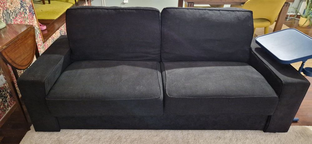 Sofá preto 3 lugares