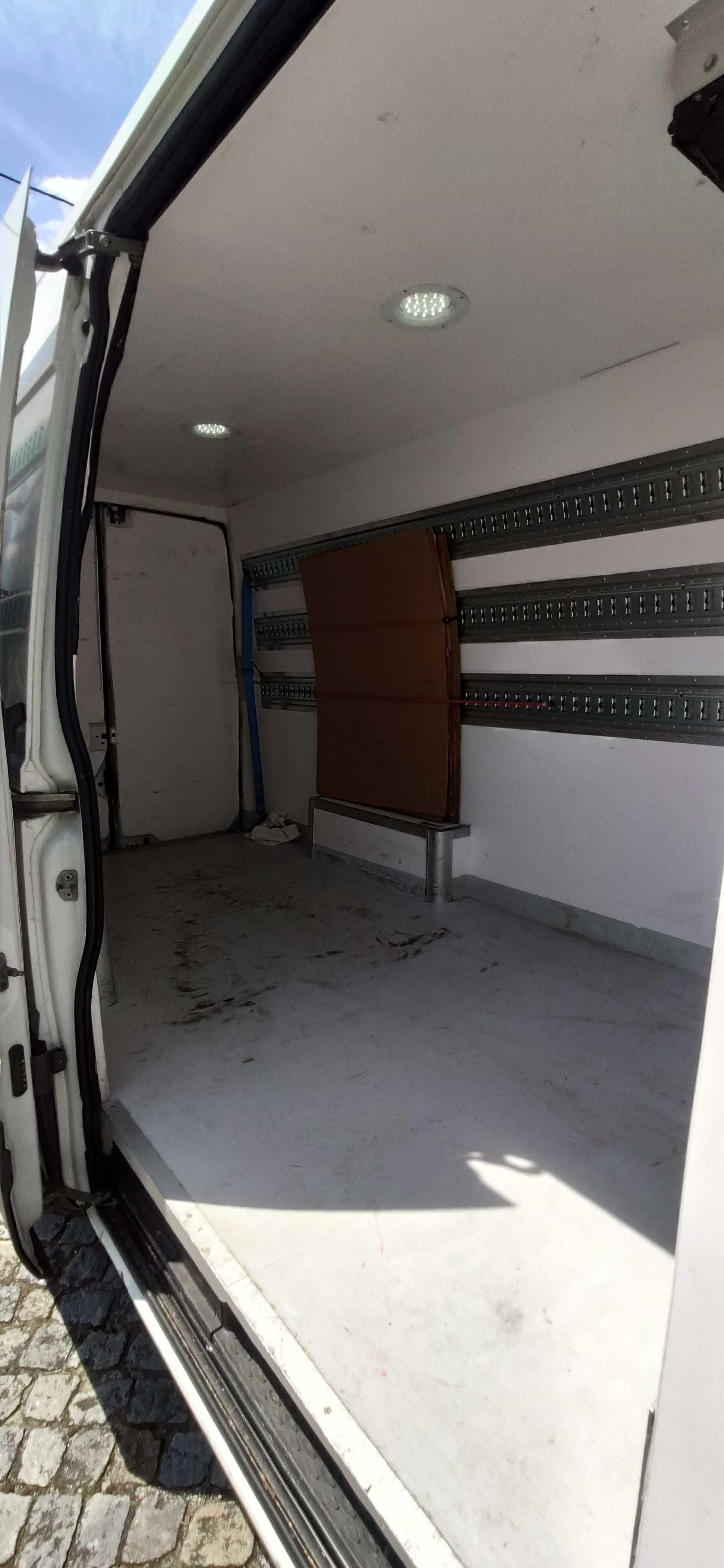 Iveco Daily 35-180(3.0) Hi-Matic (isotérmica c/plataforma)