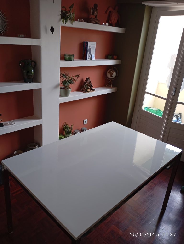 Mesa de jantar IKEA TORSBY com estrutura cromada