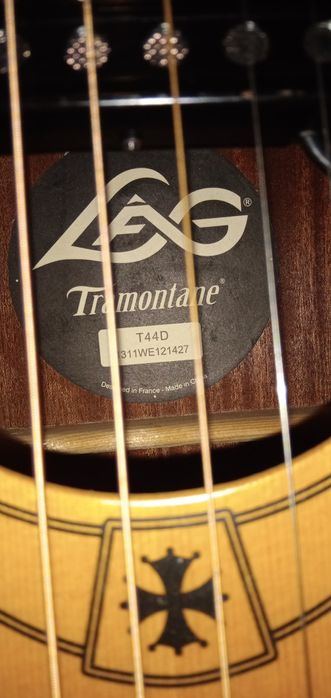 Акустична гітара в чудовому стані продаю з усім що на фото