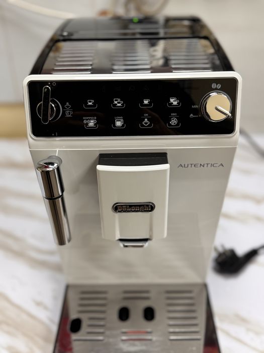 Зернова кавомашина кавоварка Delonghi Autentica гарантія