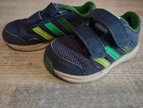 Buciki firmy adidas 22