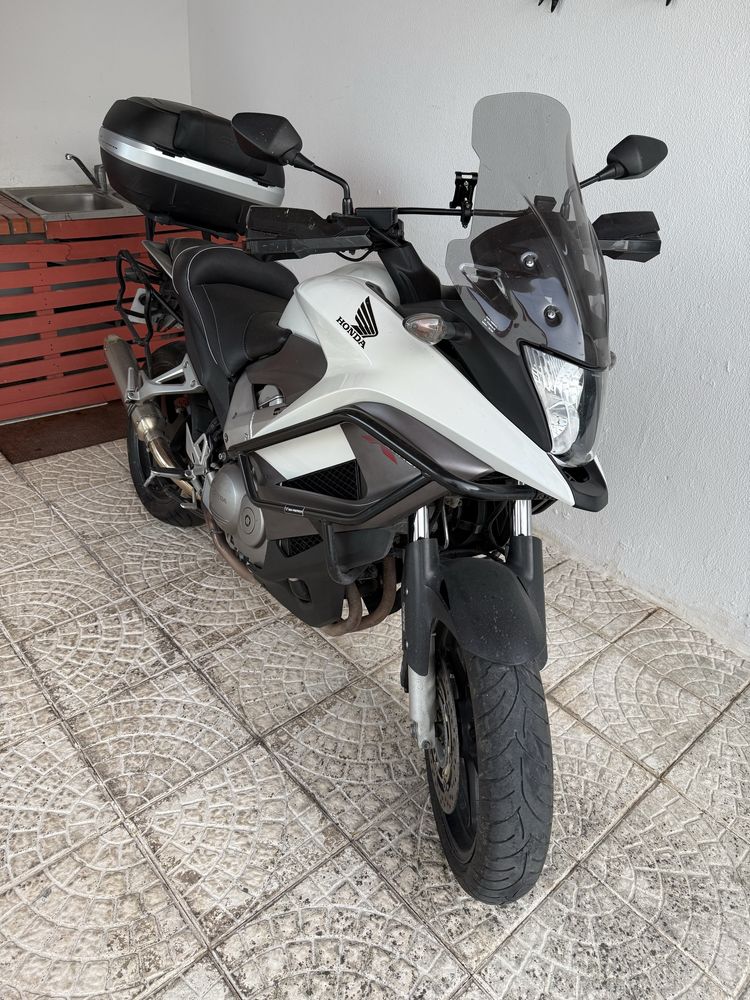 Moto Honda VFR 800x (Cossrunner)