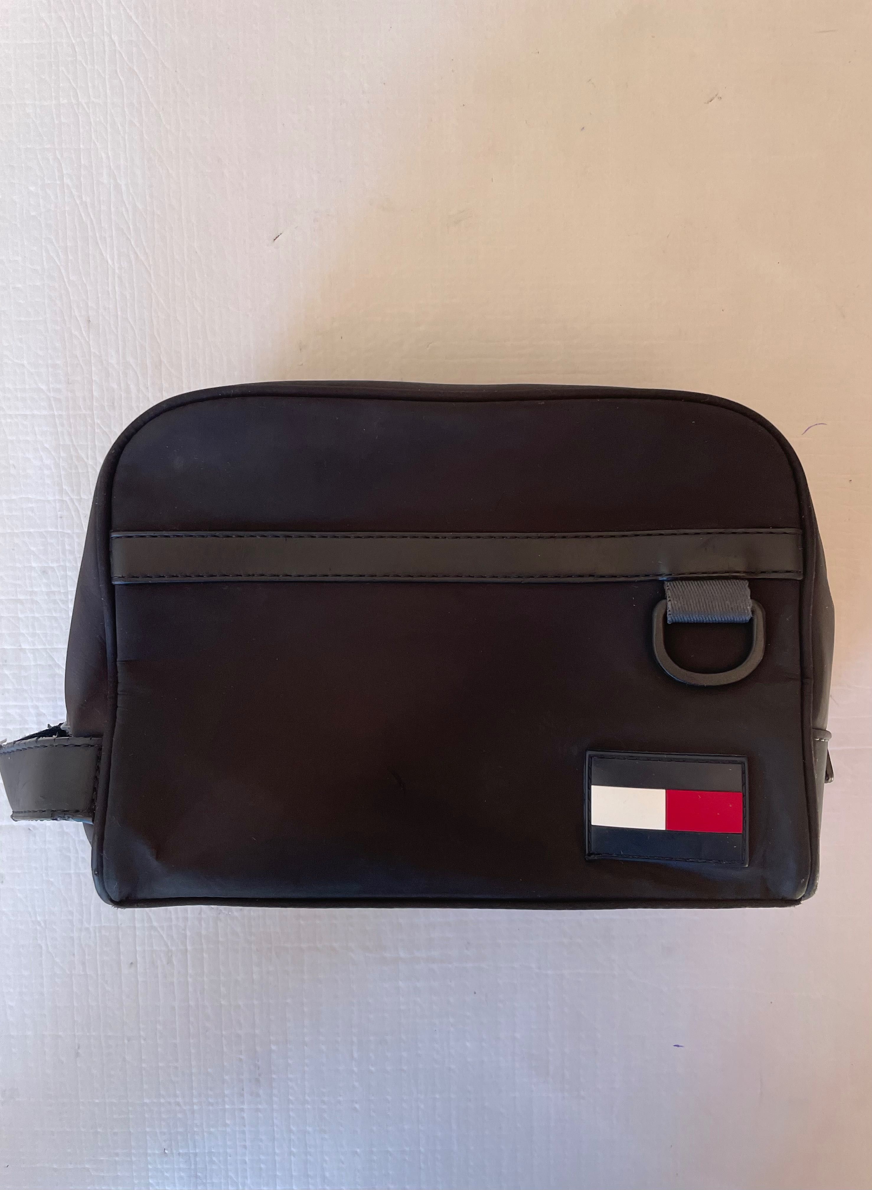 Bolsa de higiene pessoal (nécessaire) Tommy Jeans preta