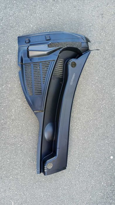 Жабо водовідливний щиток правий/лівий Touareg 2010-2017